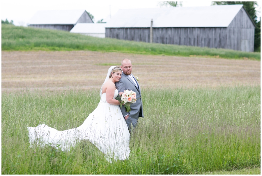 Rolling Field wedding photograph - Davidsonville Country Farm Wedding Photographer