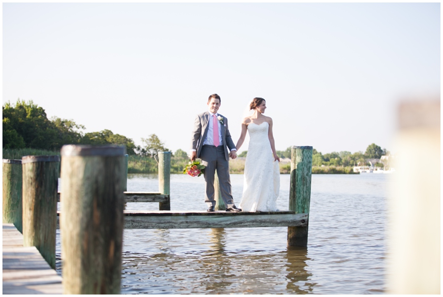 Historic waterfront wedding venue - Kent Manor Inn Wedding Photographer - Eastern Shore wedding party photographs