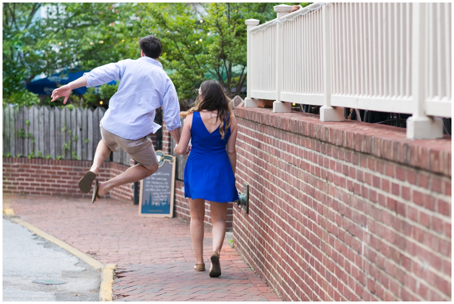 Downtown Annapolis Engagement Photograph - Reynolds Tavern