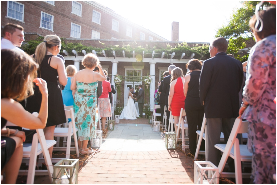 The Tidewater Inn Outdoor Ceremony - 2Hands Studios - Flower Follies