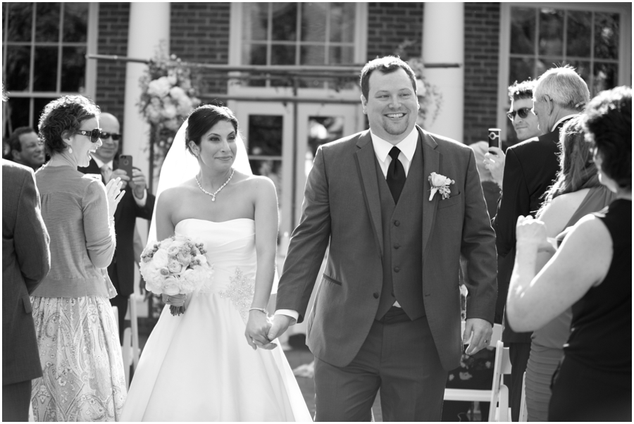 The Tidewater Inn Outdoor Ceremony - 2Hands Studios - Flower Follies