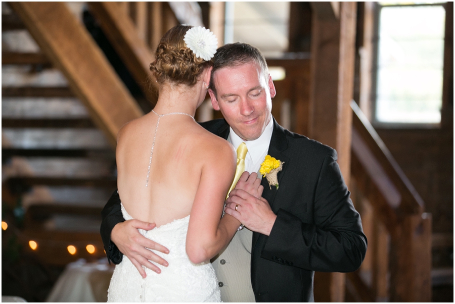 Seattle Washington Wedding Photographer - Wine and Roses Country Estate First Dance