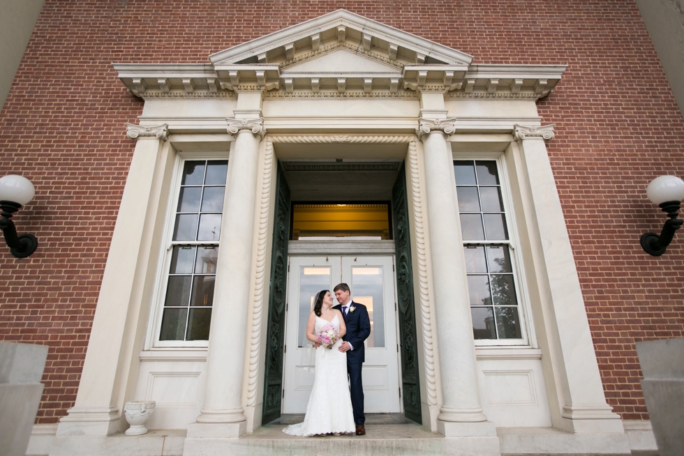 Annapolis State House wedding couple - Philadelphia wedding photographer