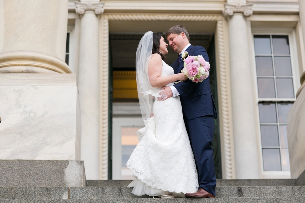 Annapolis State House wedding couple - Philadelphia wedding photographer