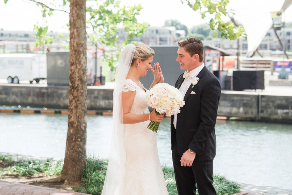 Wedding couple on the baltimore harbor at Marriott Waterfront