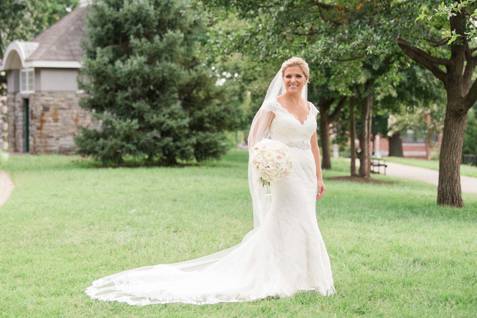 Federal Hill wedding photo with cathedral veil and Kleinfeld's wedding dress