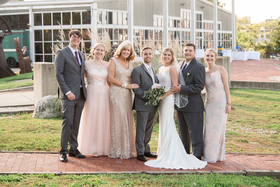 Family wedding photos at Baltimore Museum of Industry