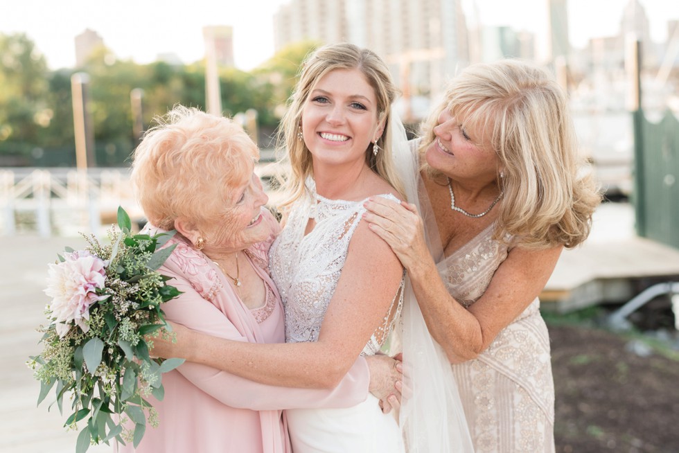 Family wedding photos at Baltimore Museum of Industry