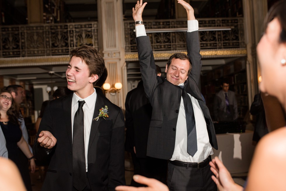 District Remix DJ makes amazing dance photos during the reception