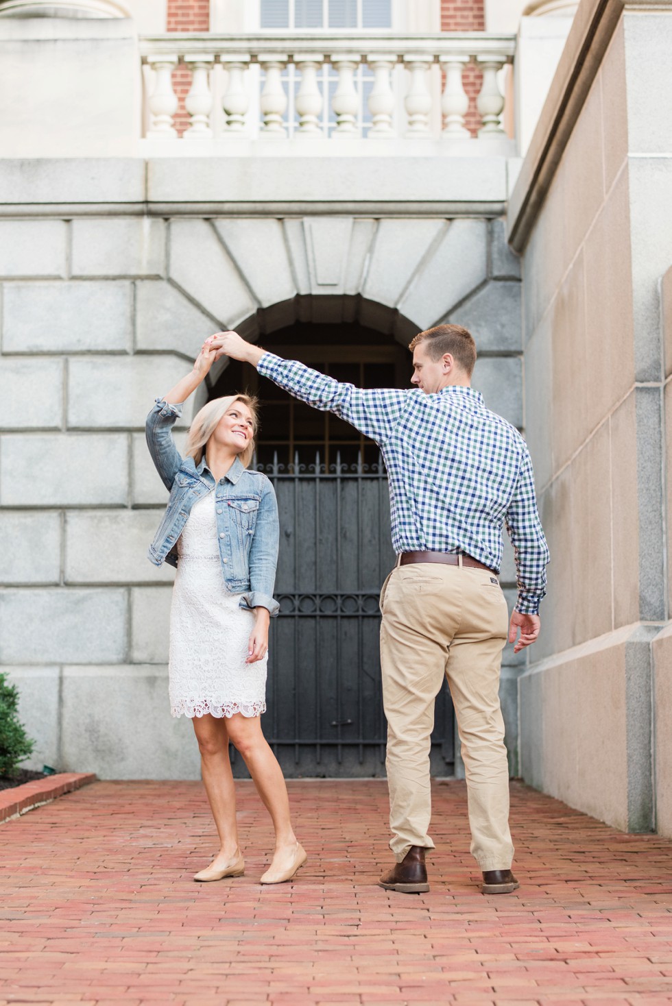 engagement photos at the Maryland State House