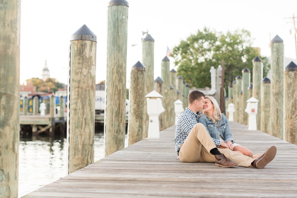 couple kissing on the docks in Annapolis