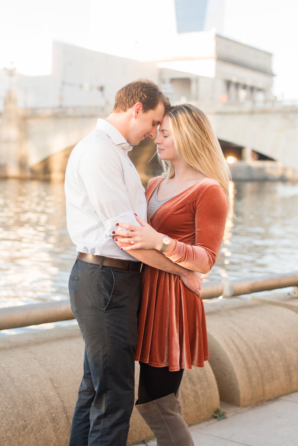 Schuylkill River park Philadelphia fall engagement photos