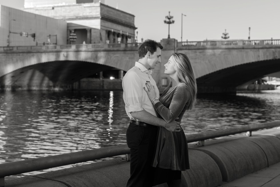 Schuylkill River park Philadelphia fall engagement photos