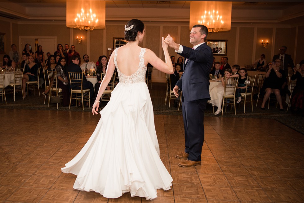 Cape Cod couples first dance 