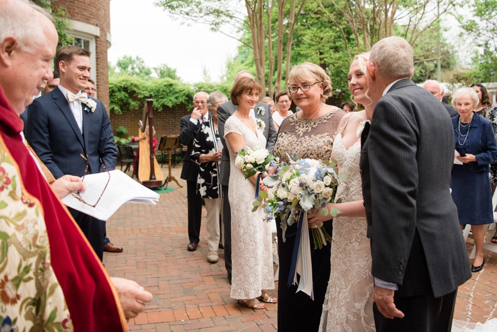 The Tidewater Inn garden courtyard ceremony