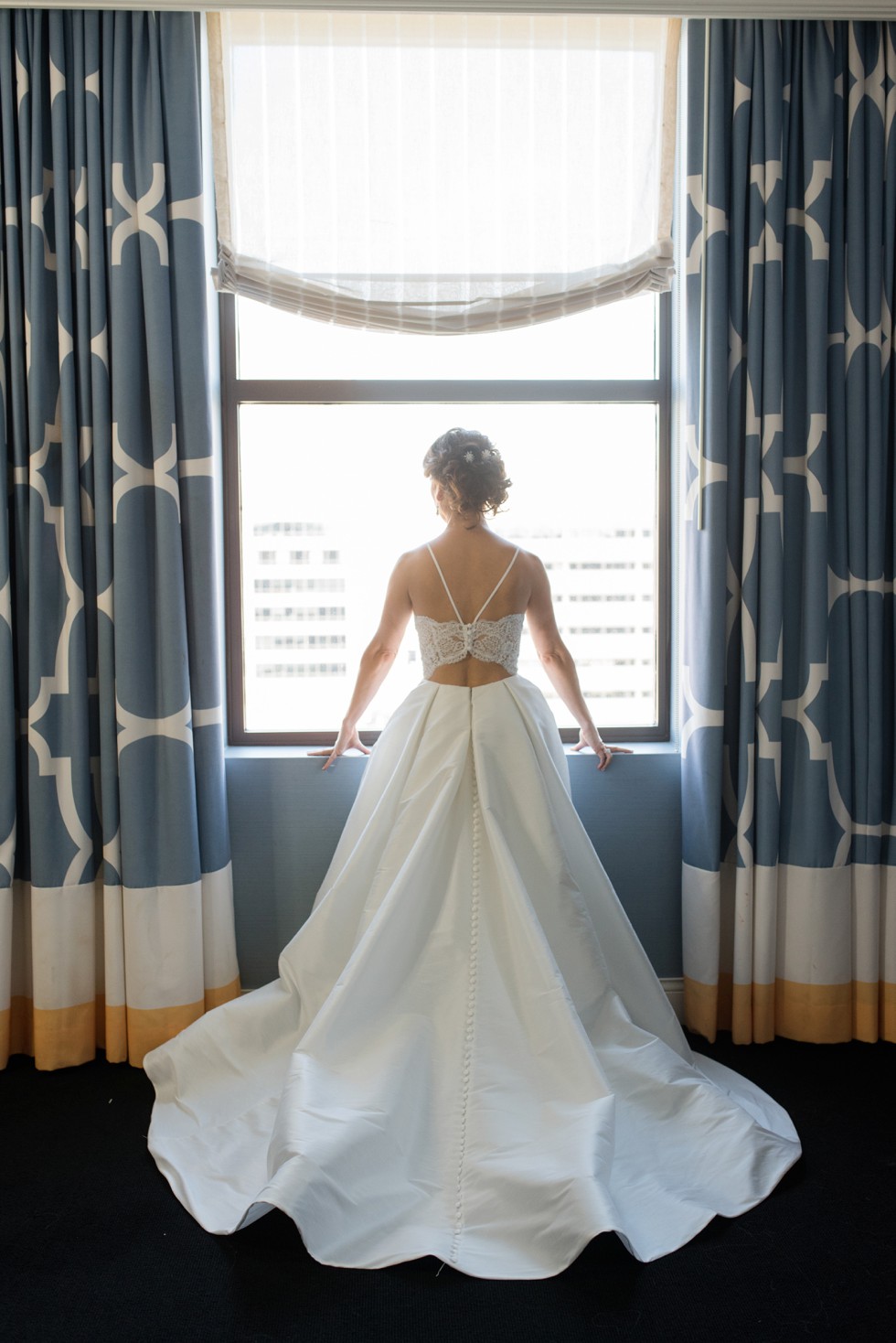 Hotel Monaco Philadelphia bride getting ready