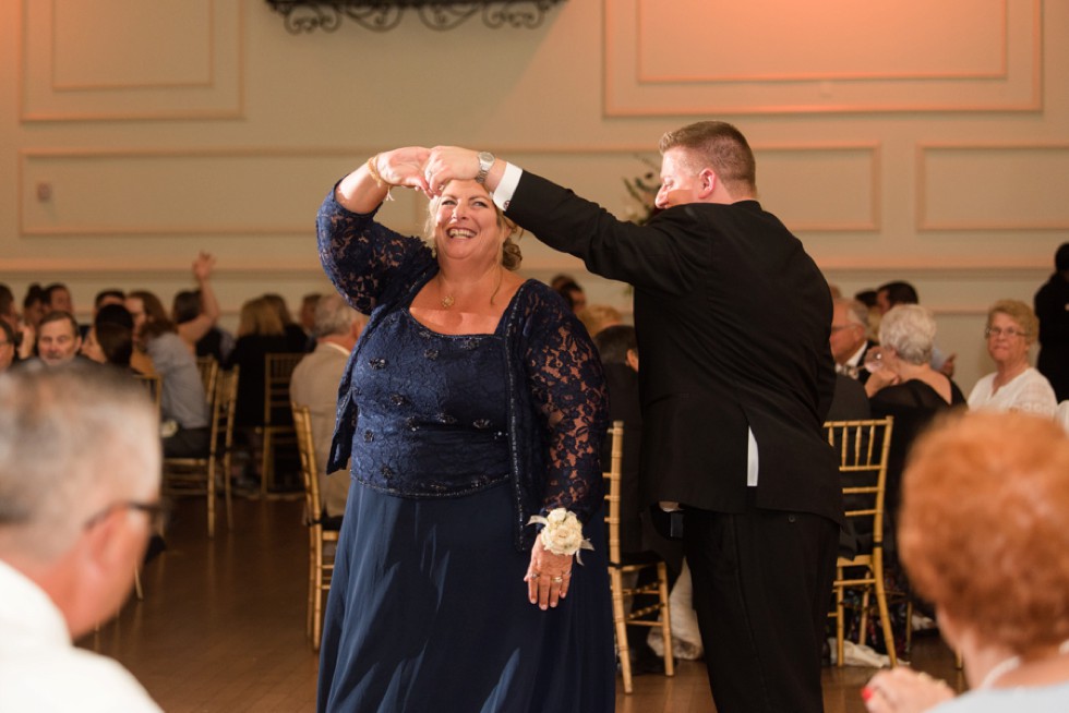 Cescaphe parent dances