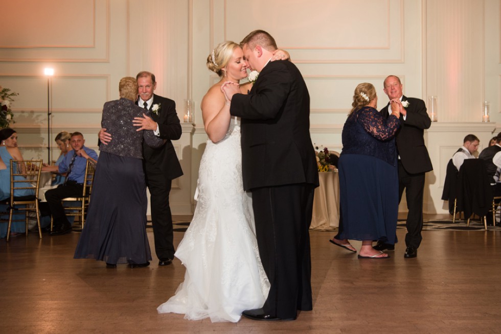 Cescaphe parent dances