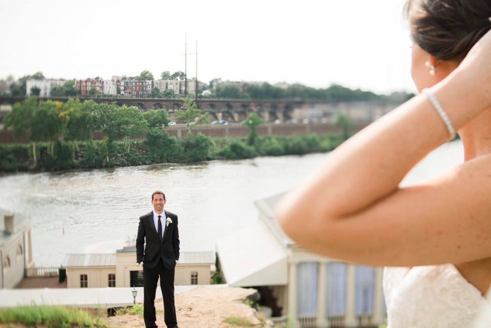 Philadelphia Museum of Art wedding couple photos overlooking Waterworks Cescaphe