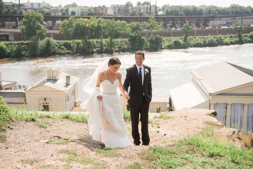 Philadelphia Museum of Art wedding couple photos overlooking Waterworks Cescaphe