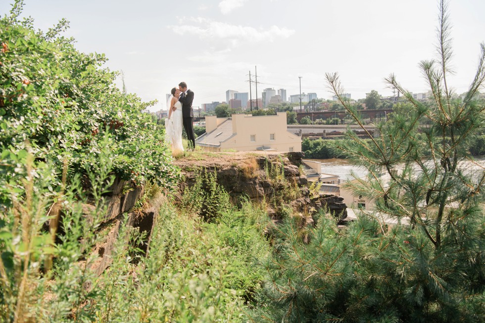 Philly wedding couple photos overlooking Waterworks Cescaphe