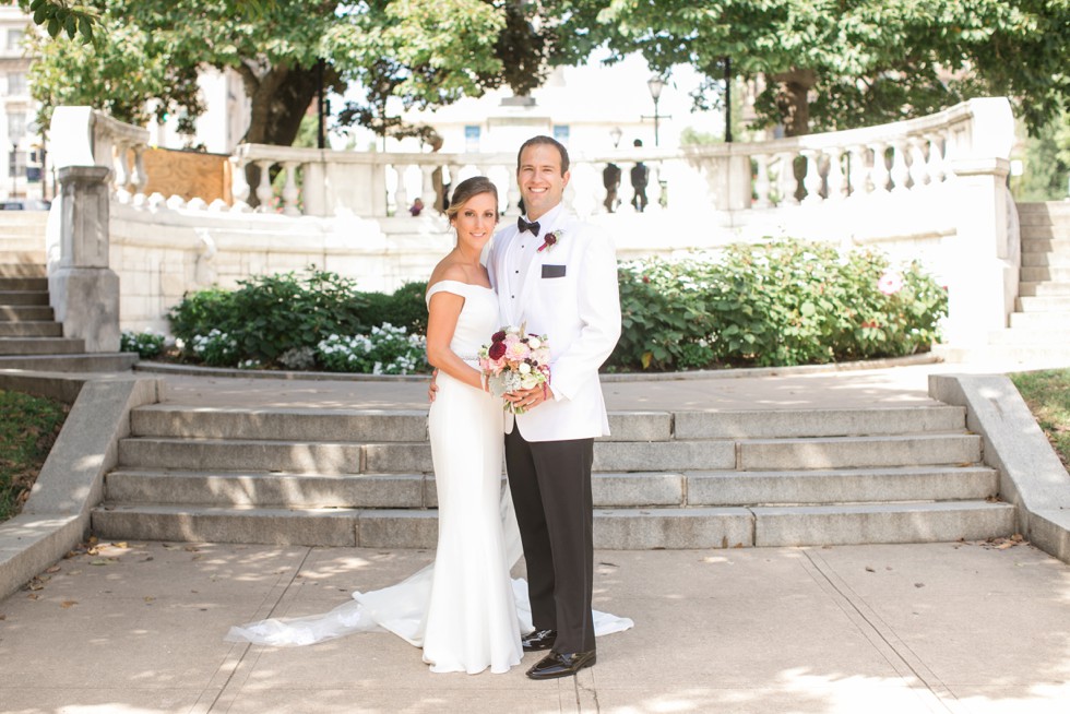 Couple photos in Mount Vernon Peabody Library wedding