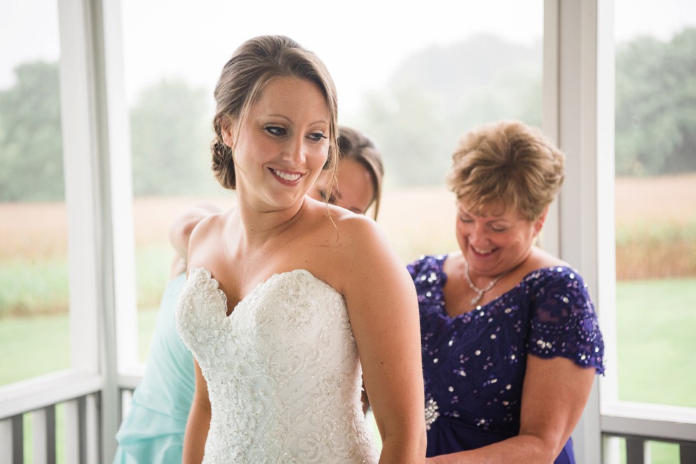 bride and her mom getting ready