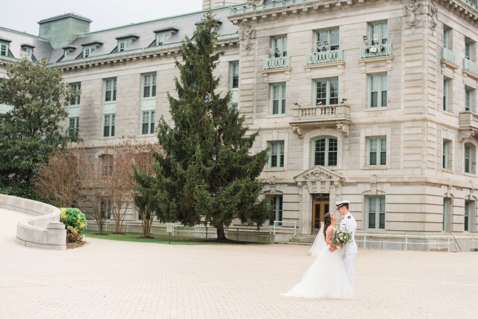 Bride and groom kissing on Buchanan walk way