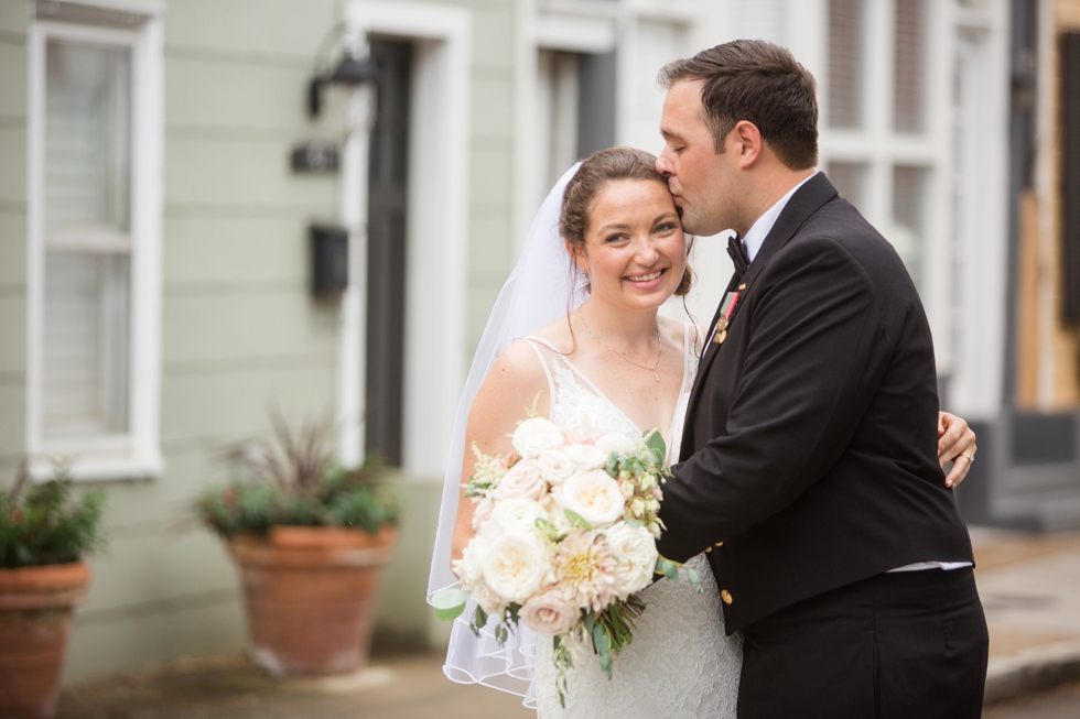 Downtown Annapolis East street wedding photo