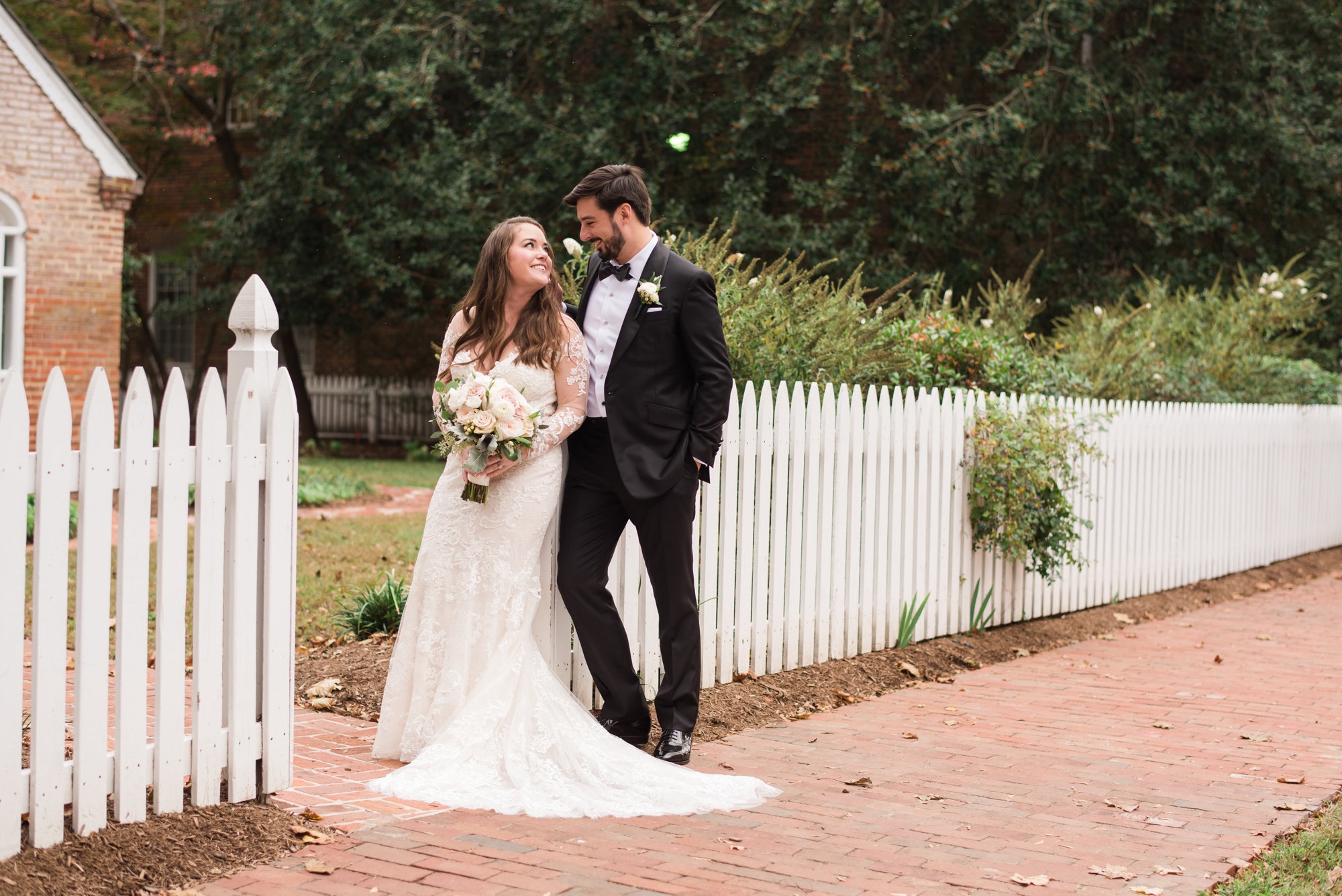 Tidewater Inn wedding white picket fence