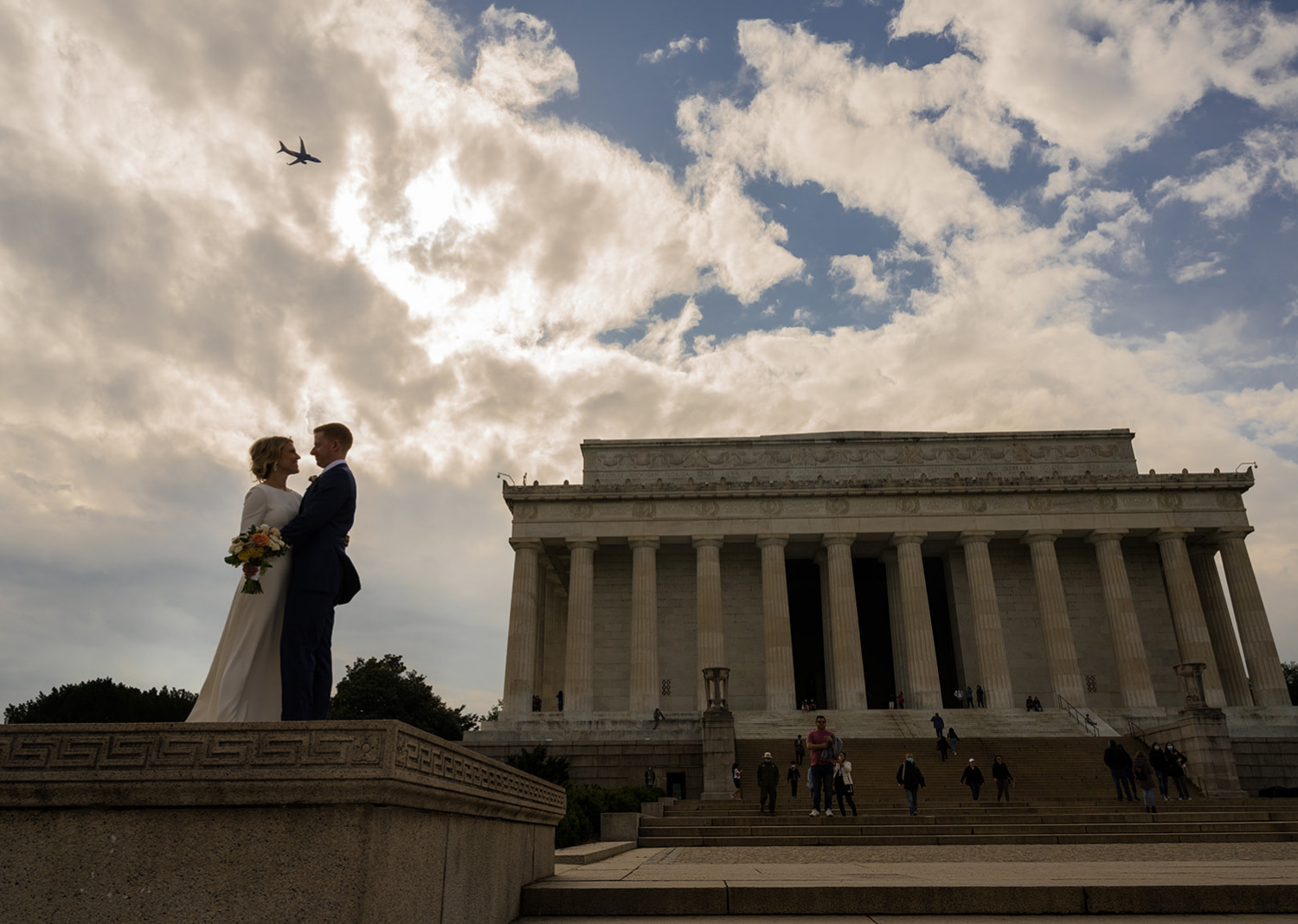 bride and groom in front of the Lincoln memorial