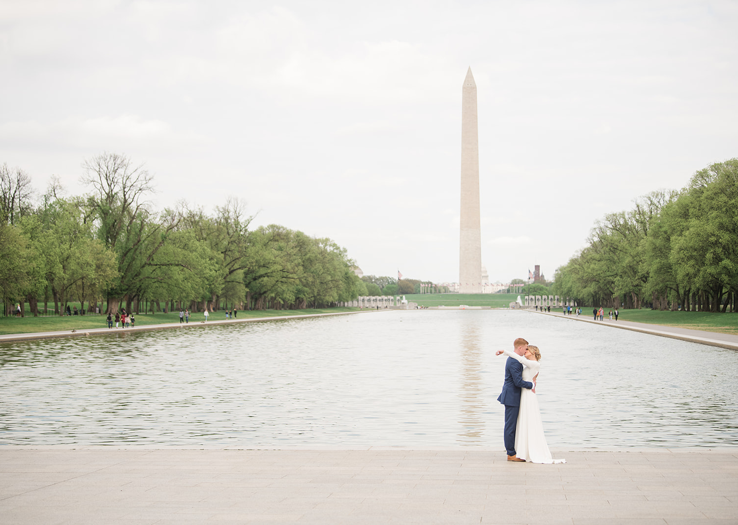 bride and groom share a kiss in front of the Washington Monument