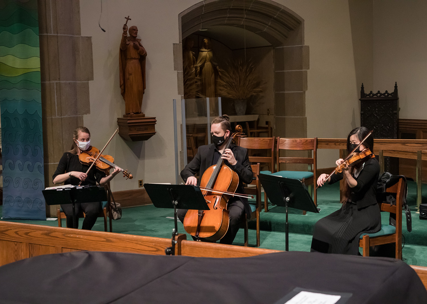 violinist at the wedding ceremony 