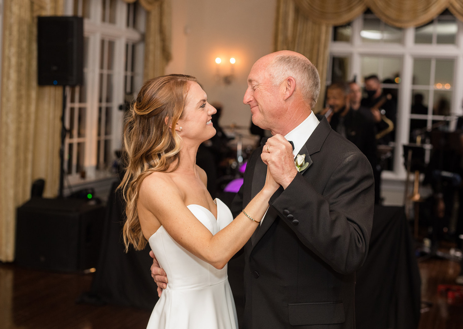 father and daughter wedding dance