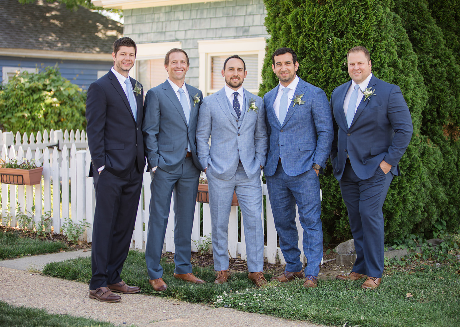 groom and groomsmen outdoor photos