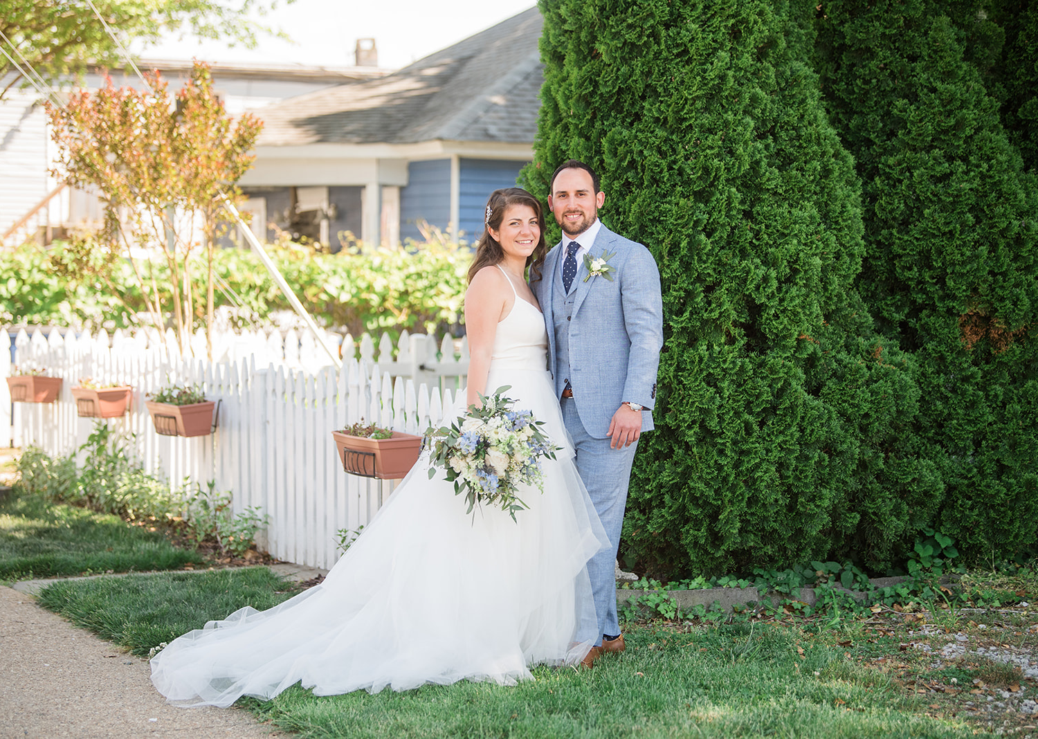 bride and groom outdoor portraits