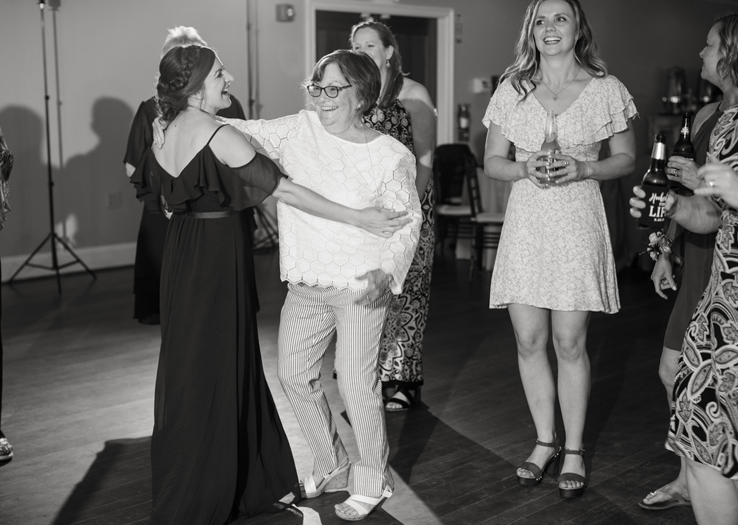 wedding guests dancing