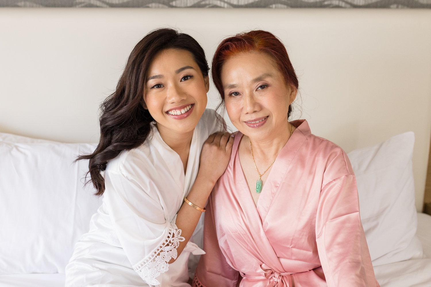 bride poses with her mother at Hyatt Regency Bethesda