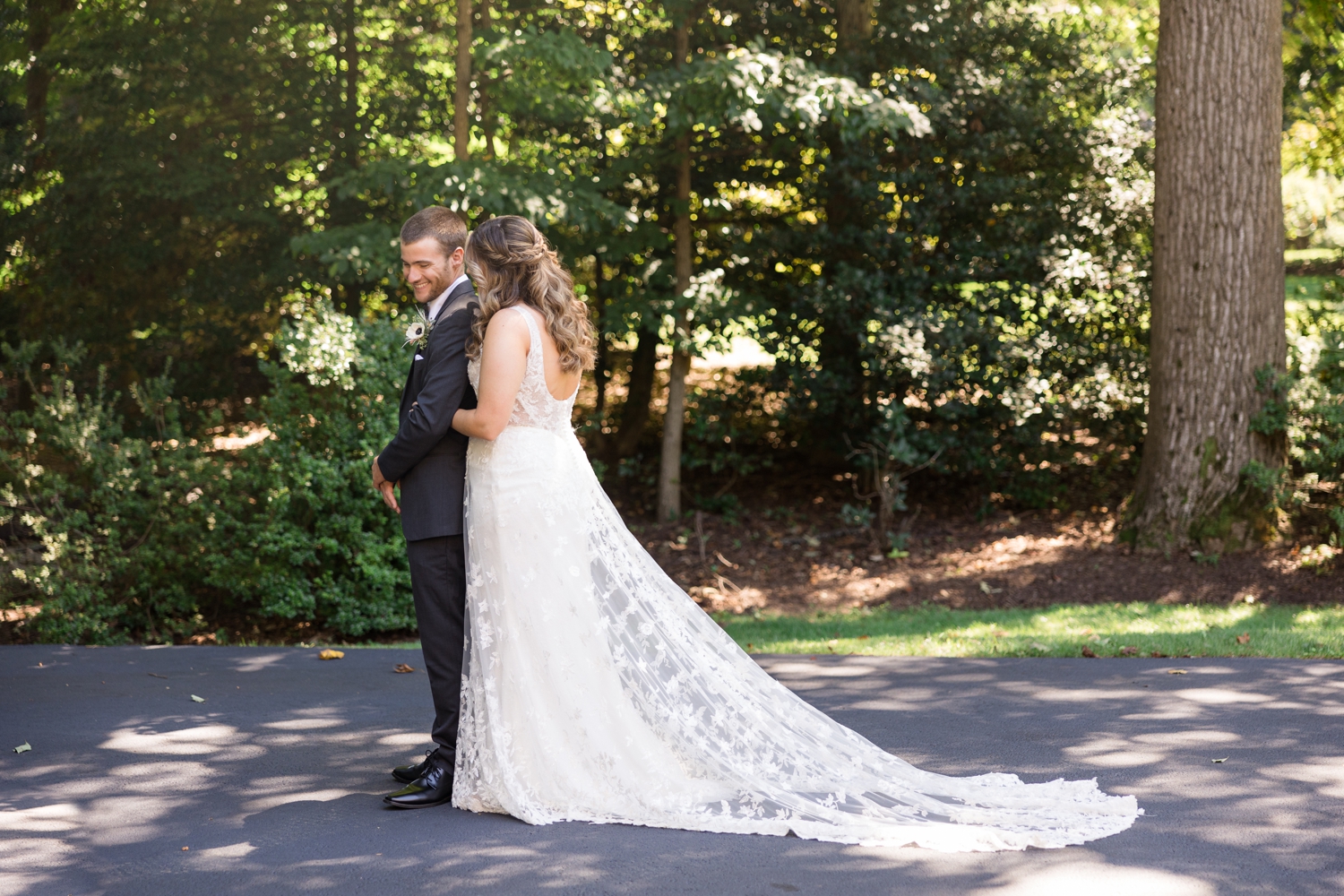 Manassas, VA wedding first look at Sweeney Barn