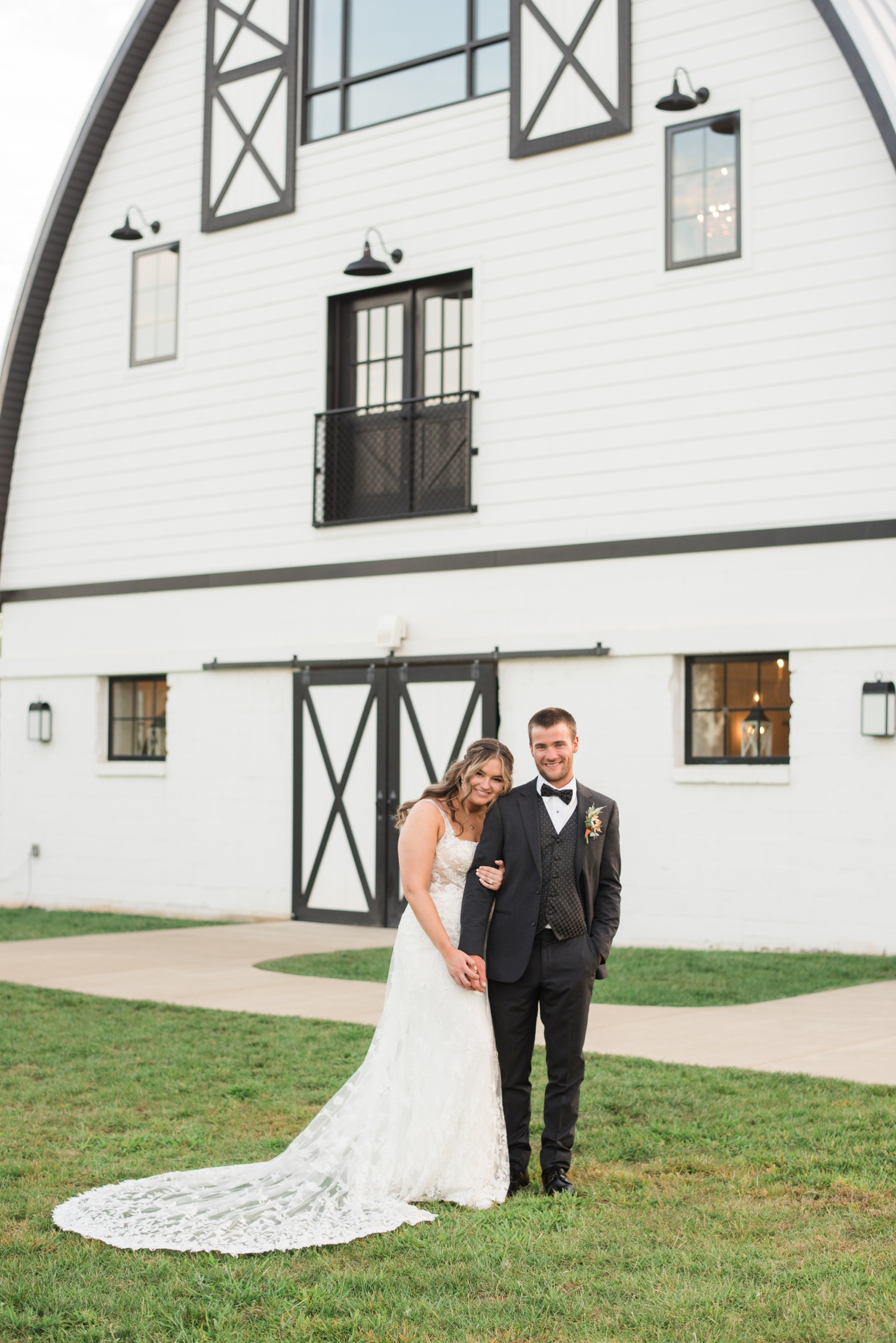 Sweeney Barn VA Couple wedding photos