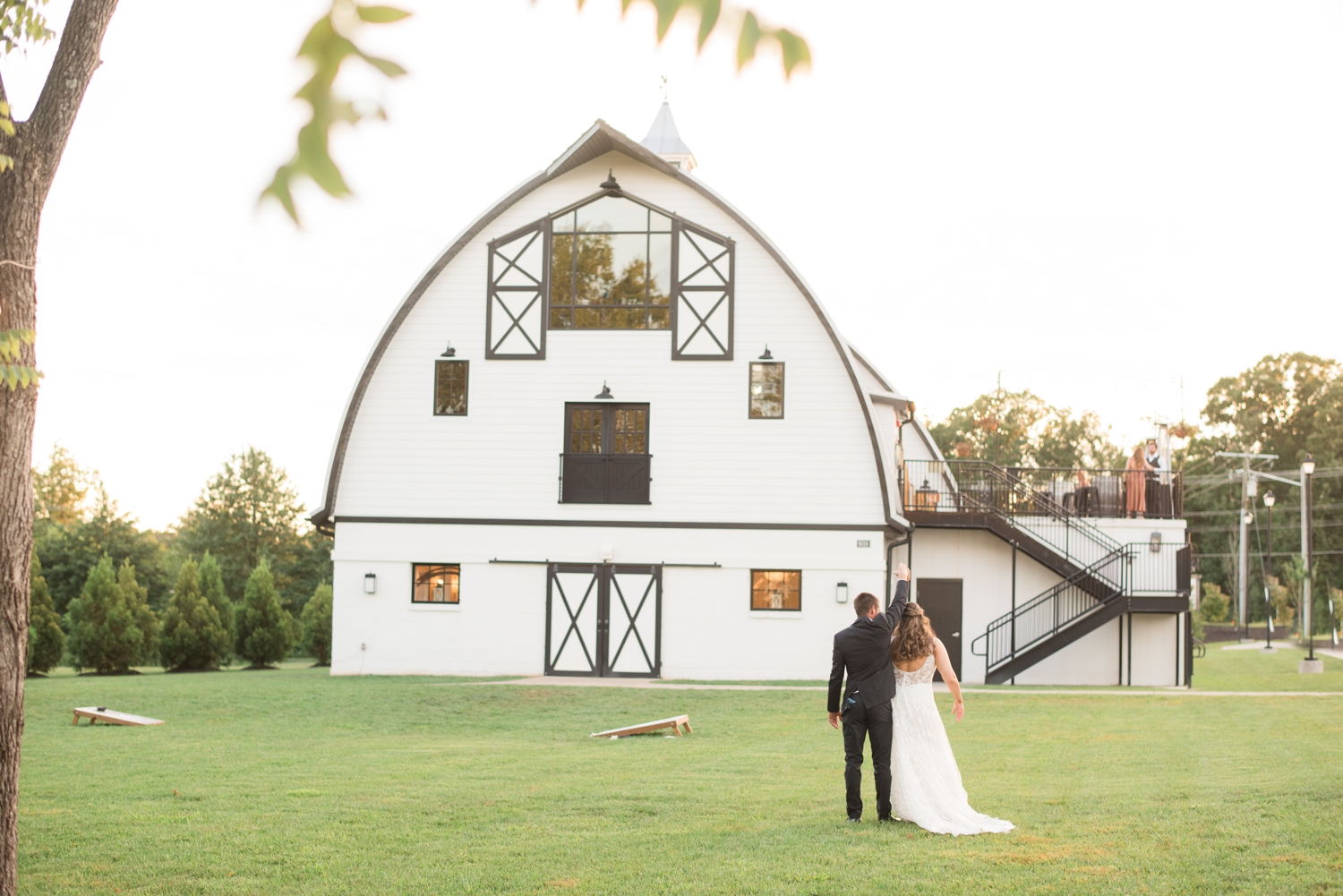 Sweeney Barn VA Couple wedding photos