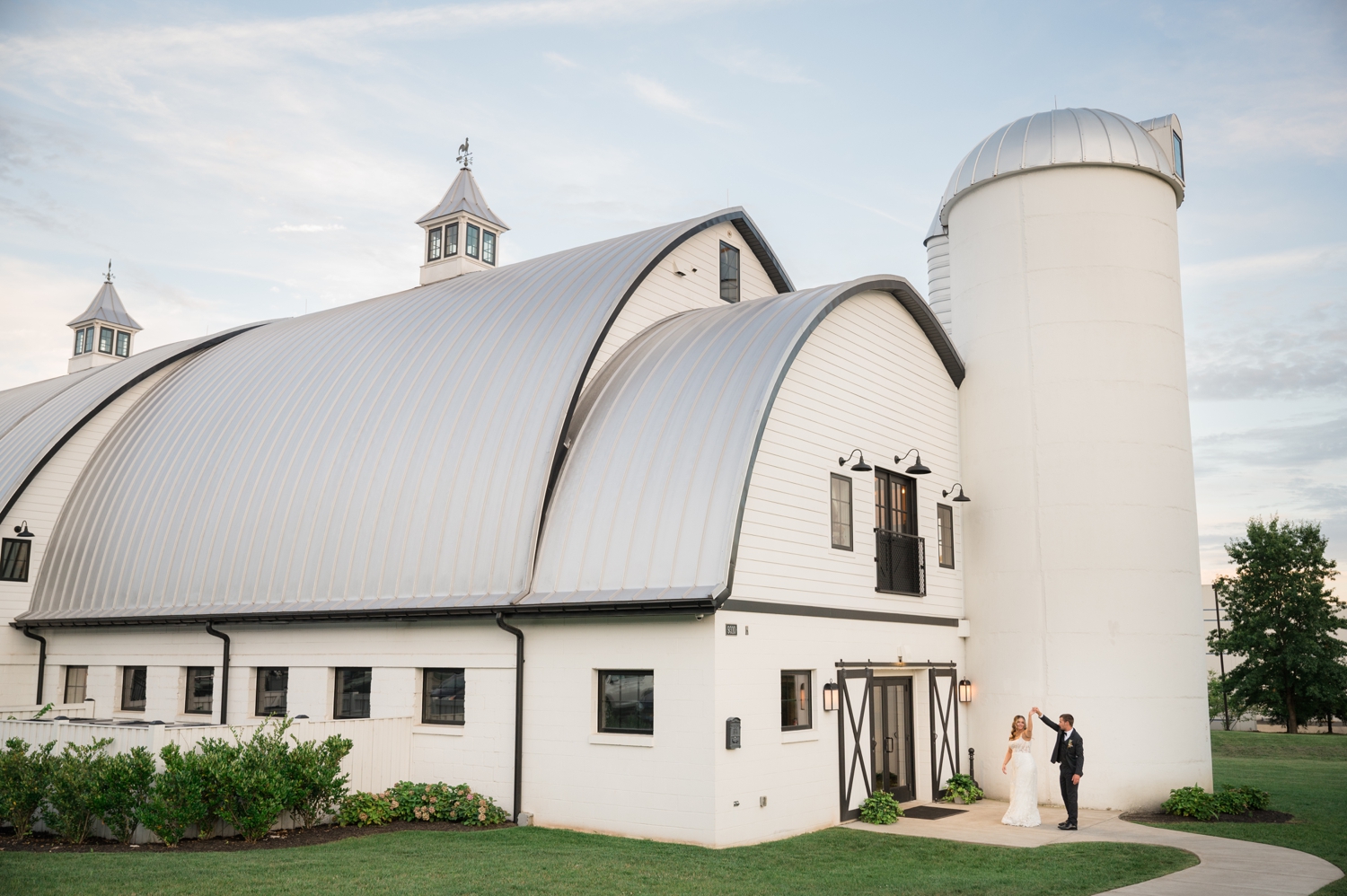 Sweeney Barn VA Couple wedding photos