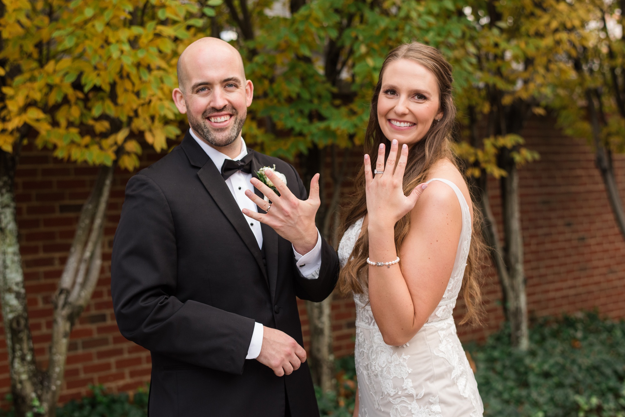 Winter Tidewater inn wedding photo in the courtyard