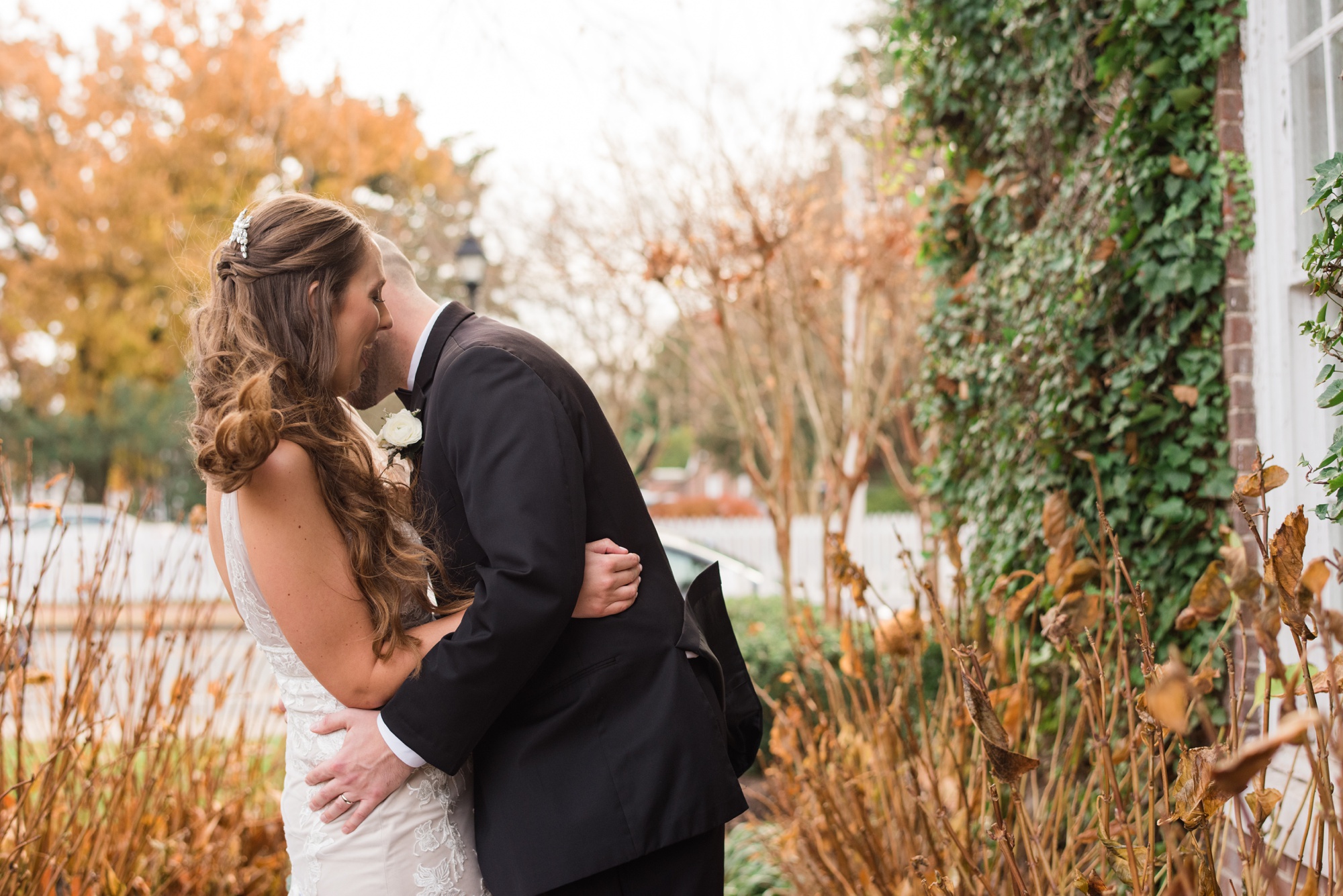 Winter Tidewater inn fall wedding photo in Easton Maryland