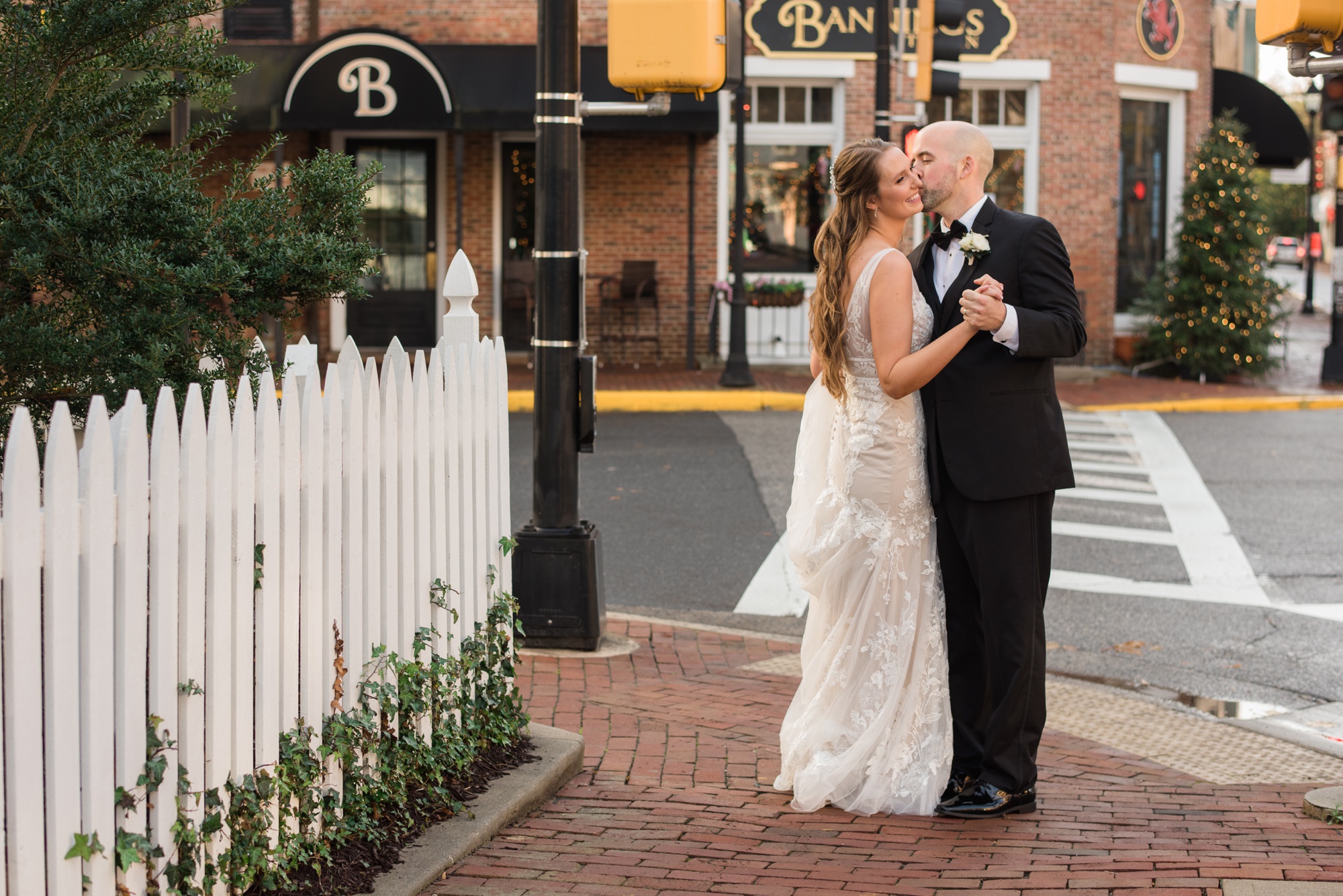 Winter Tidewater inn fall wedding photo in Easton Maryland