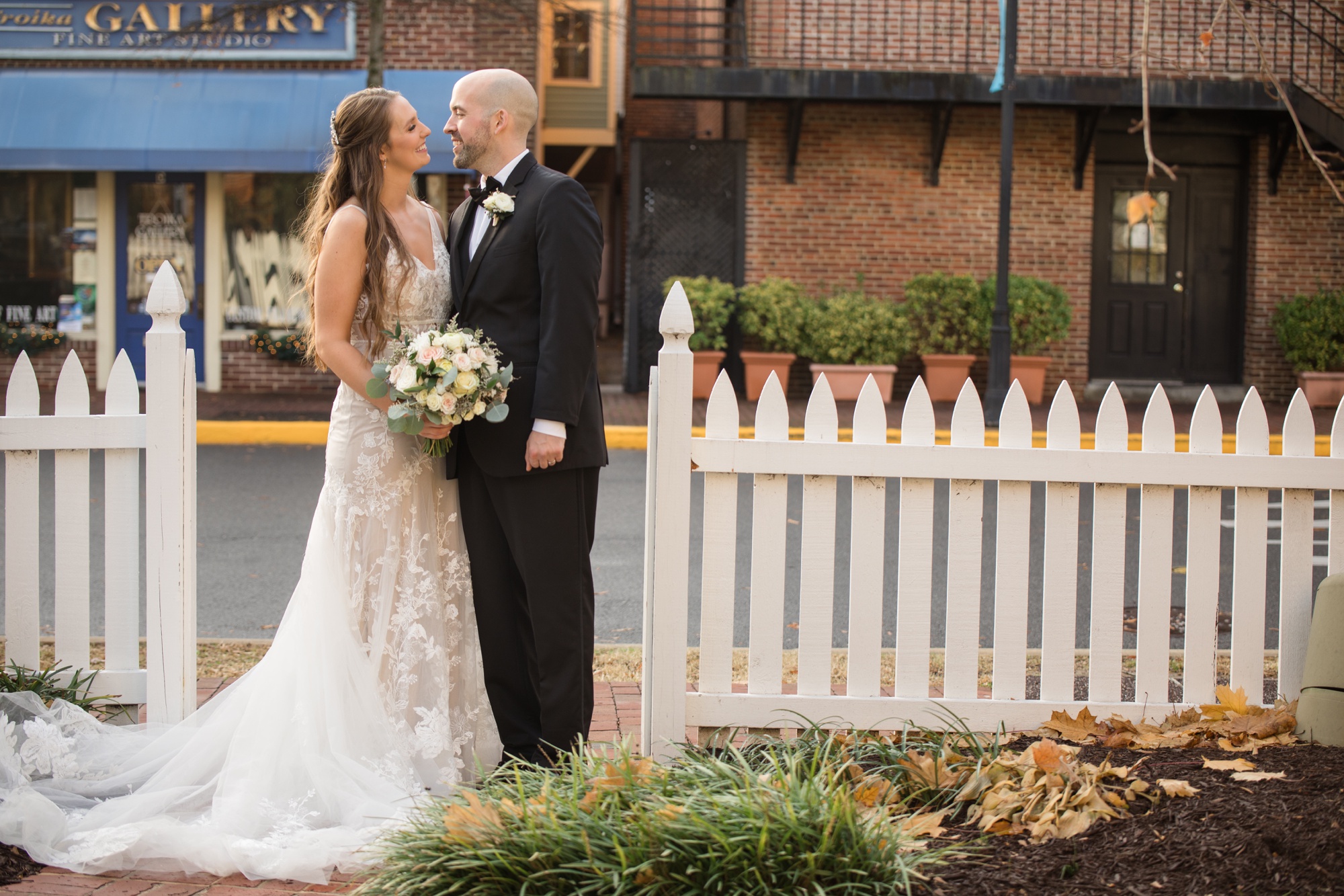 Winter Tidewater inn fall wedding photo in Easton Maryland