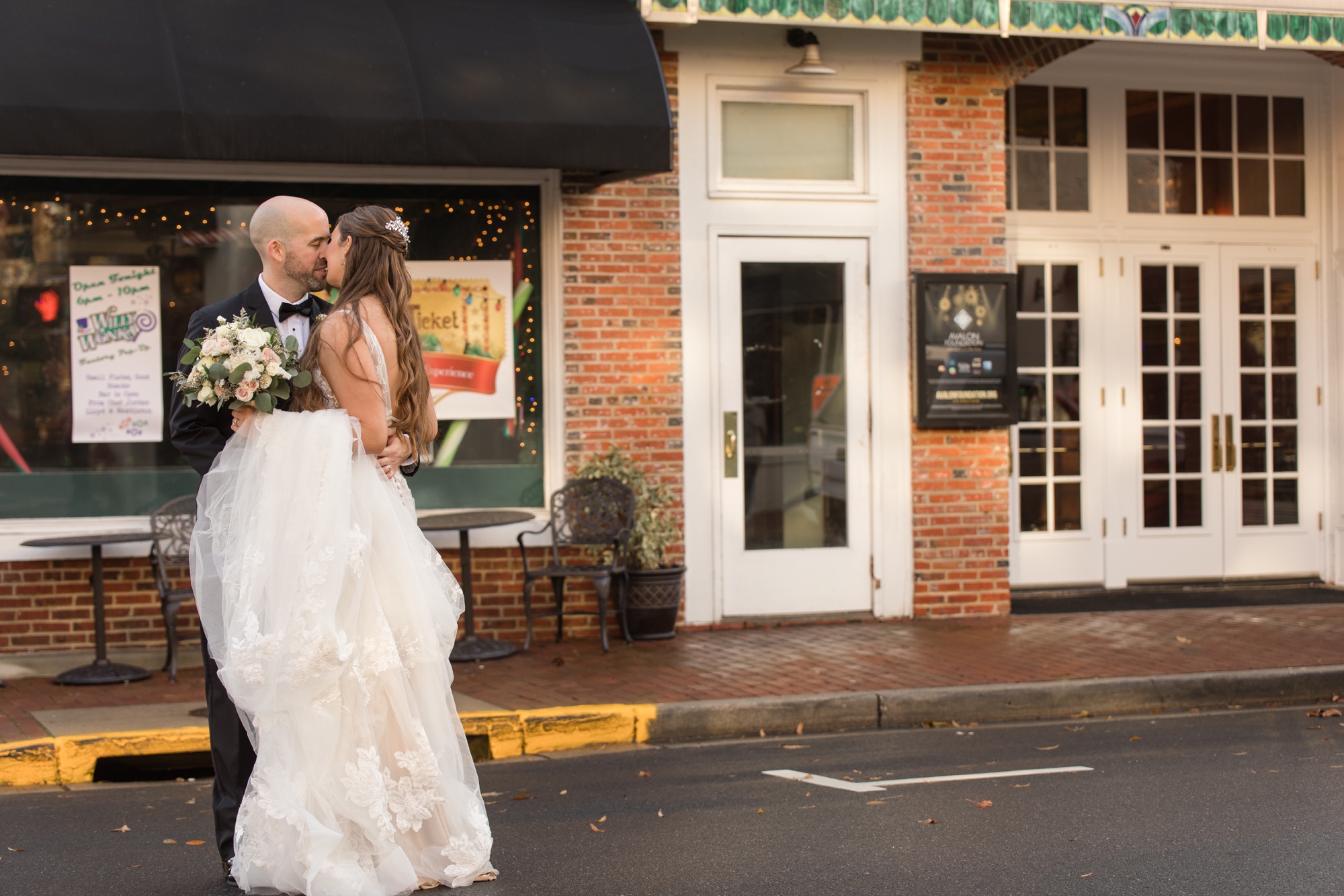 Winter Tidewater inn fall wedding photo in Easton Maryland