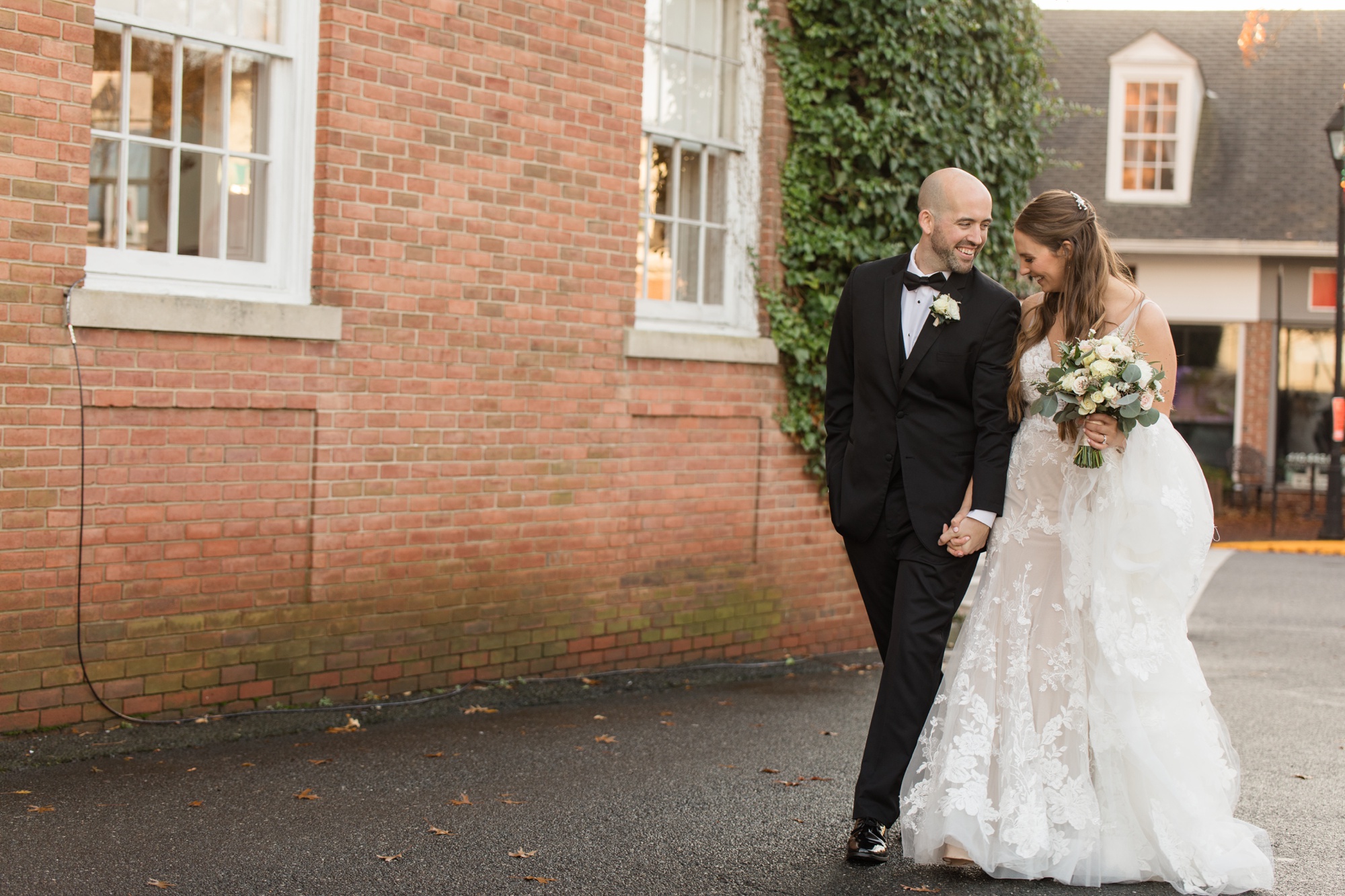 Winter Tidewater inn fall wedding photo in Easton Maryland