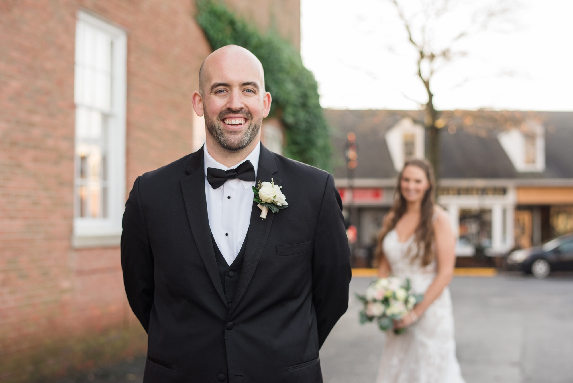 Tidewater inn fall wedding photo in Easton Maryland