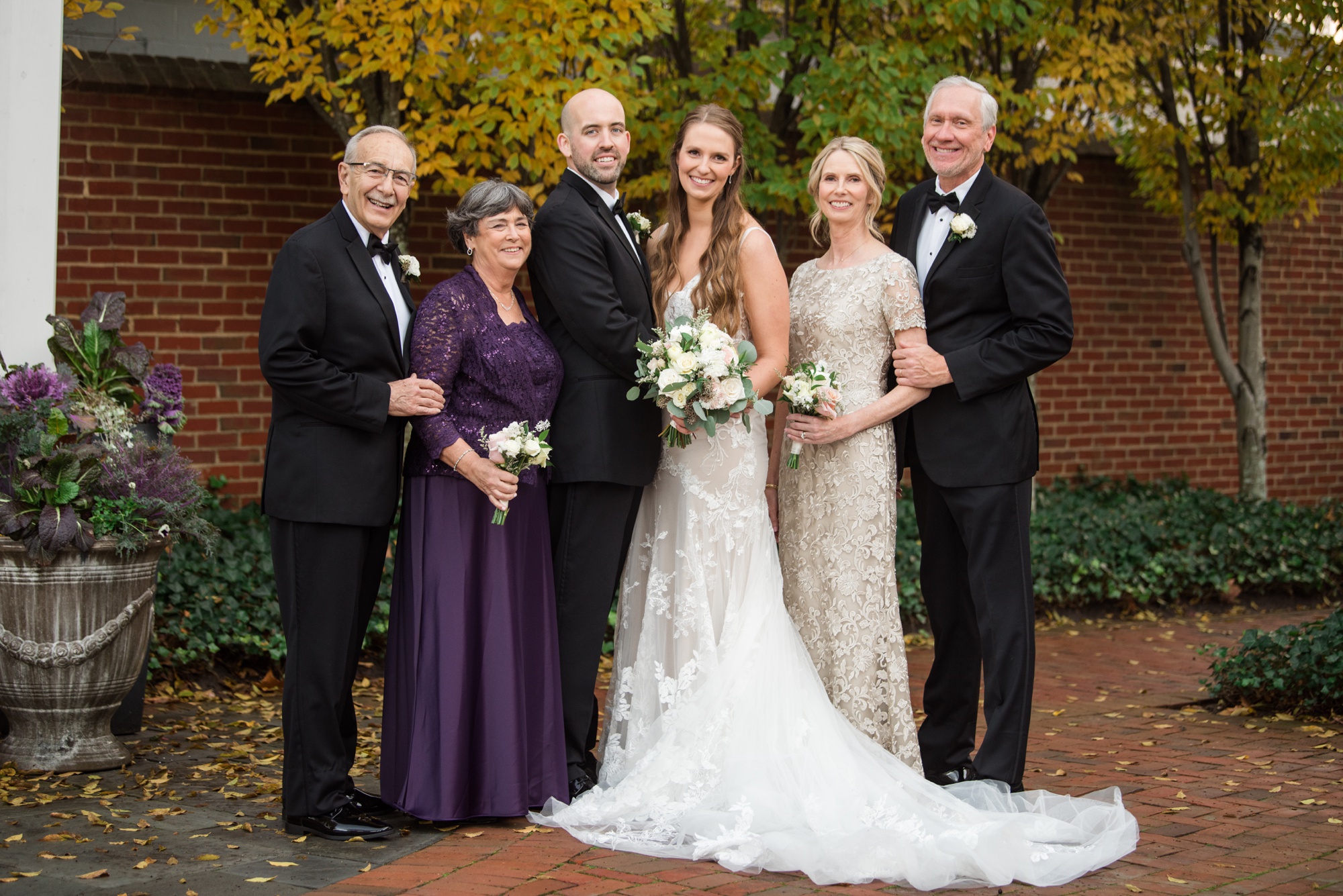 Tidewater inn fall wedding family photo in Easton Maryland